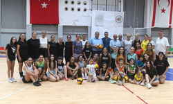 Kadın voleyboluna emek verenler Vakıflar Gecesi’nde onurlandırıldı