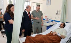 Cumhurbaşkanı Ersin Tatar, ölümlü trafik kazasında yaralananları ziyaret etti