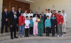 TC Lefkoşa Büyükelçisi Başçeri, TEKNOFEST KKTC'ye katılan Türkiye Maarif Vakfı heyetini kabul etti