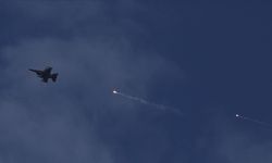 Tel Aviv'deki havaalanını vurulmasının ardından İsrail savaş uçakları, Yemen'e saldırılar düzenledi