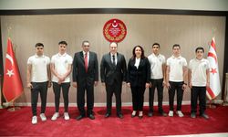 Meclis Başkanı Öztürkler Sedat Simavi Endüstri Meslek Lisesi öğrencilerini kabul etti