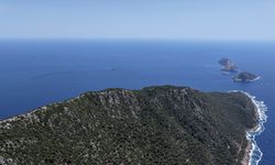 Türk Deniz Kuvvetlerine ait helikopter Antalya açıklarında acil iniş yaptı