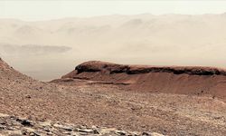 NASA'nın Mars'taki Curiosity Gezgini'nin Sharp Dağı'nda çektiği görüntü paylaşıldı