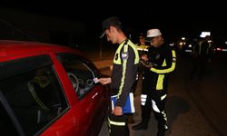Trafik denetimlerinde 25 araç trafik men edildi…2 sürücü tutuklandı