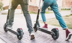 Elektrikli scooter ile çukura düşen sürücü yaralandı