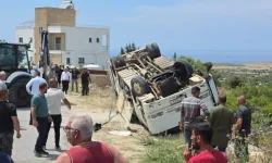 Yenierenköy’de öğrenci taşıyan otobüs devrildi!