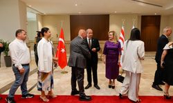 Cumhurbaşkanı Tatar ve eşi halkla bayramlaştı