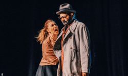 Kıbrıs Tiyatro Festivali kapsamında “Aşk Biter mi?” oyunu KÜKOM’da sahnelendi