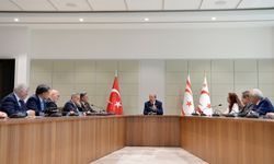 Türk-Yunan Forumu Yunan üyelerinin KKTC Cumhurbaşkanlığı’nda KKTC bayrakları önünde poz vermesine tepki