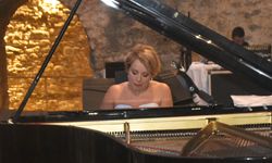 KKTC'li piyanist Rüya Taner Anemurium Antik Kenti'nde konser verdi