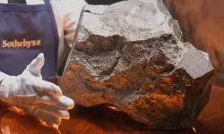 Mars'tan dünyaya düşen en büyük gök taşı 5,3 milyon dolara satıldı