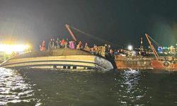 Vietnam’da tur teknesi fırtına nedeniyle alabora oldu: 37 ölü