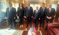 Çavuşoğlu, Türkiye’nin Bakü Büyükelçiliği’ni ziyaret etti