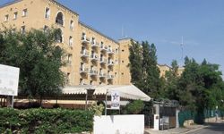 Kıbrıslı Türk ve Kıbrıslı Rum siyasi parti başkan ve temsilcileri Ledra Palace Otel'de bir araya geldi