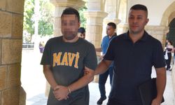 İş Yerine Ait 5 Bin Doları Zimmetine Geçirdiği İddia Edilen Zanlı Yeniden Mahkemeye Çıkarıldı