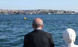 Erdoğan, TEKNOFEST Mavi Vatan kapsamında İstanbul Boğazı'ndan geçen gemileri selamladı