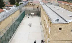 Rum Merkezi Cezaevi’nde bir mahkum bıçaklandı