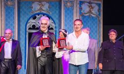 “Dracula – Bir Dehşet Komedisi” Girne Amfi Tiyatro’da sahnelendi