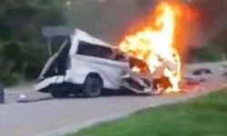 Meksika'da minibüs ile tırın çarpıştığı kazada 15 kişi öldü