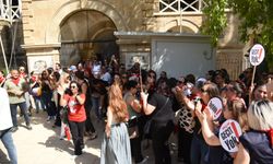Anayasa Mahkemesi’nin kararı Mahkemeler önünde alkışlarla karşılandı