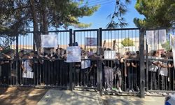 Güney Kıbrıs'ta öğrenciler klima eksikliğini derse girmeyerek protesto etti