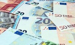Baf’ta bir iş adamının arabasından 65 bin euro nakit para çalındı