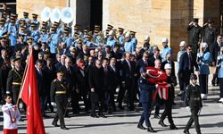 Türkiye Cumhurbaşkanı Erdoğan başkanlığındaki devlet erkanı Anıtkabir'i ziyaret etti