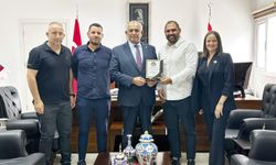Çavuşoğlu, Larnaka Gençler Birliği'ni kabul etti