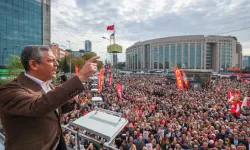 CHP Genel Başkanı Özel, İmamoğlu'na destek için gittiği İstanbul Adliyesi önünde konuştu