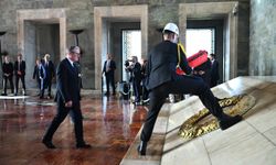 İngiltere Başbakanı Starmer, Anıtkabir'i ziyaret etti