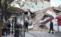 Türkiye’nin Kocaeli ilinde 7 katlı bina çöktü… 1 ölüye ulaşıldı