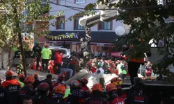 Kocaeli'de çöken binanın enkazından 18 yaşındaki Dilara Bilir sağ çıkarıldı