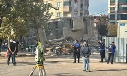 Kocaeli'de çöken apartmanın yakınındaki 3 bina daha tedbiren boşaltıldı