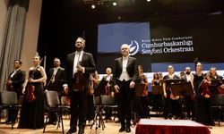 Cumhurbaşkanı Erhürman ve eşi Nilden B. Erhürman, Cumhurbaşkanlığı Senfoni Orkestrası'nın sezon açılış konserini izledi
