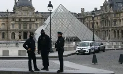 Louvre soygunu organize suç işi değil, küçük çaplı hırsızların işi çıktı
