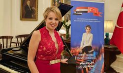 Piyanist Rüya Taner, Kahire'deki resitalde sanatseverlerle buluştu