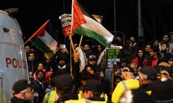 İsrail'in futboldan men edilmesini isteyen binlerce kişi Birmingham'da toplandı