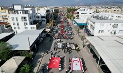 Cumhuriyet Korteji düzenlendi...100'er metrelik KKTC ve TC bayrakları taşındı