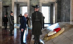 KKTC'nin Ankara Büyükelçisi Korukoğlu, Anıtkabir'i ziyaret etti