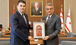 Erhürman, Cumhuriyet Bayramı kutlamaları için Türkiye'den KKTC'ye gelen DP heyetini kabul etti