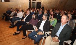 AKEL Özker Özgür kitabının Yunanca çevirisini, Münevver Özgür Özersay'ın da katıldığı etkinlikle tanıttı