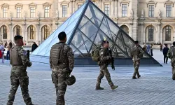 Dünyanın en ünlü müzesinde şifre skandalı: Güvenlik şifresi 'LOUVRE' çıktı