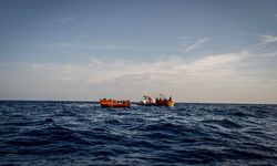 Girit Adası açıklarında göçmenleri taşıyan botun batması sonucu 18 kişi öldü