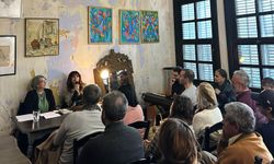 Neşe Yaşın’ın şiirleri Rüstem Kitabevi’nde dört dilde seslendirildi