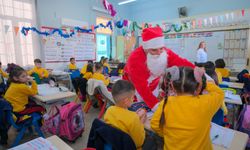 Gazimağusa Belediyesi 3 bin 855 çocuğa yeni yıl hediyesi verdi