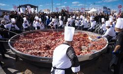 En büyük sucuklu yumurtadan 15 dakikalık kesintisiz tezahürata kadar 2025'te çeşitli dünya rekorları kırıldı