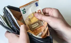 Güney Kıbrıs’ta asgari ücret 88 euro artışla bin 88 euro olarak belirlendi