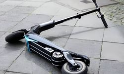 Mehmetçik’te 13 yaşındaki scooter sürücüsü park halindeki kamyona çarptı, yaralandı
