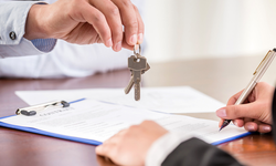 Rum Yönetimi Kıbrıs Türk Taşınmazlarını Açık Artırmayla Kiralamayı Planlıyor