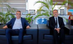 Cumhurbaşkanı Erhürman, Gazimağusa Belediye Başkanı Uluçay'ı ziyaret etti